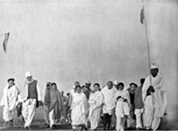 Accompanied by villagers and co-workers, Noakhali, December 1946